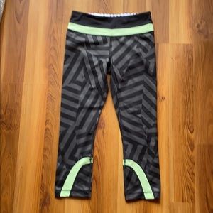 EUC Lululemon SEAWHEEZE run inspire crops 4